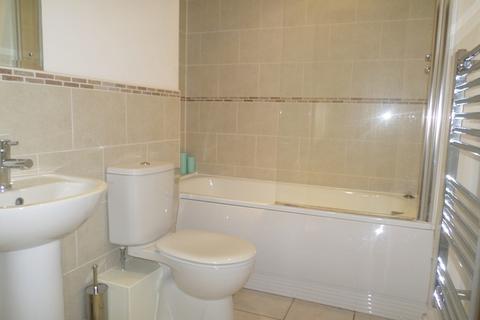 2 bedroom flat to rent, 32 South Quay Kings Road Swansea