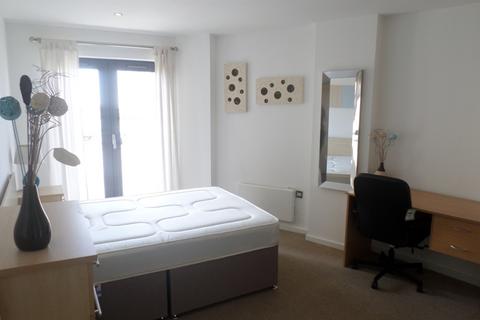 2 bedroom flat to rent, 32 South Quay Kings Road Swansea