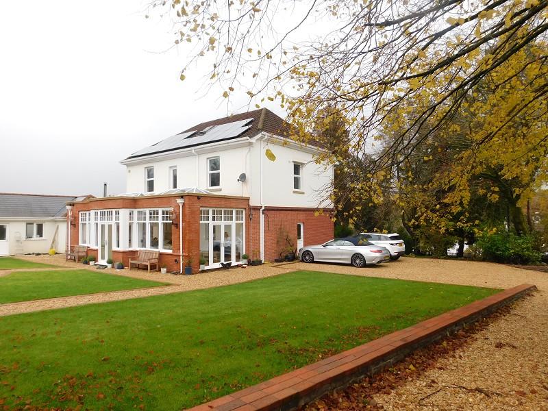 Dulais Road, Seven Sisters, Neath, Neath Port Talbot. 6 bed detached