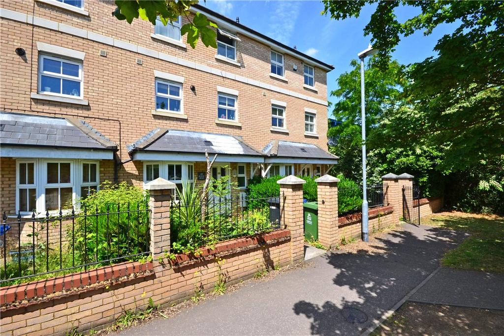 Rustat Road, Cambridge, CB1 3 bed end of terrace house to rent £2,050