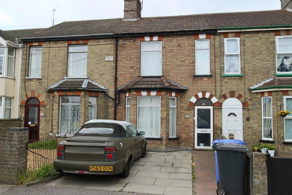 42 Long Road, Lowestoft 3 bed house £595 pcm (£137 pw)