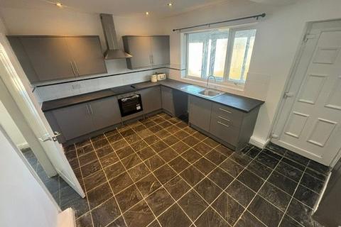 3 bedroom semi-detached house to rent, Tombridge Crescent, Kinsley