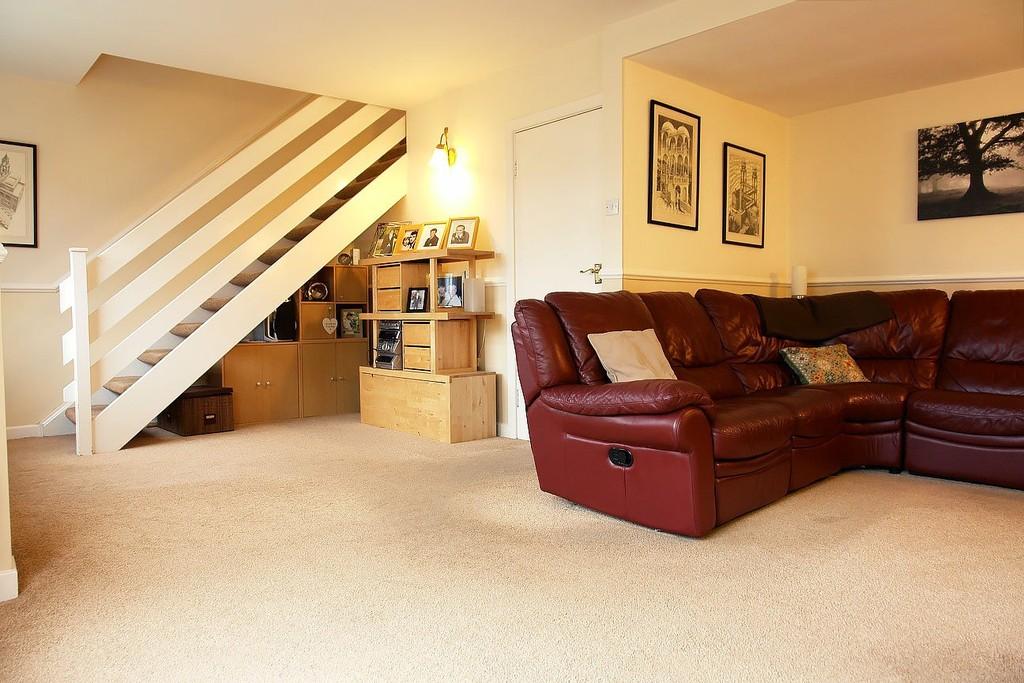 Brookside Avenue, Grotton, Saddleworth 3 bed semidetached house £200,000