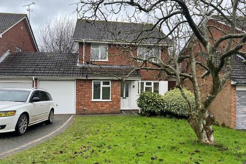 4 bedroom detached house to rent, Hills Road, Steyning, West Sussex, BN44 3QG