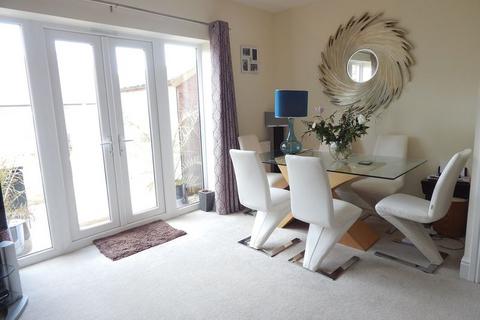 3 bedroom terraced house to rent, Meadow Drive, Henfield