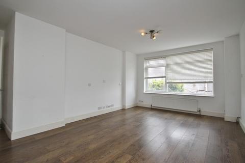 2 bedroom flat to rent, 9 Ferndown, 51 Woodford Road