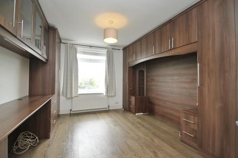 2 bedroom flat to rent, 9 Ferndown, 51 Woodford Road