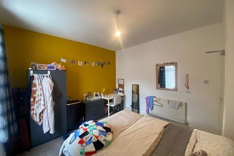 undefined, 4 Bed Student property on Gainsborough Road, L15. Available Next Academic Year