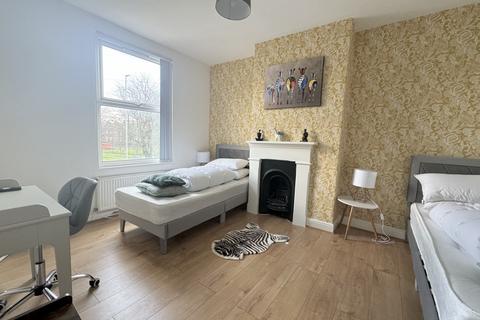 3 bedroom terraced house to rent - Moor Road, Leeds, West Yorkshire, LS10