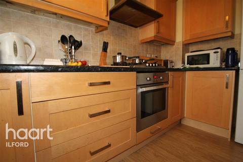 2 bedroom flat to rent, Express Drive,IG3