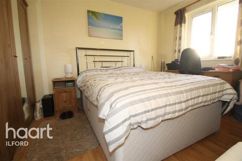 2 bedroom flat to rent, Express Drive,IG3