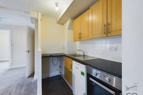 2 bedroom ground floor flat to rent, Bricket Lodge, Lye Lane