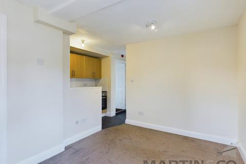 2 bedroom ground floor flat to rent, Bricket Lodge, Lye Lane