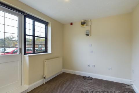 2 bedroom ground floor flat to rent, Bricket Lodge, Lye Lane