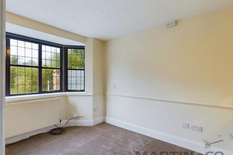 2 bedroom ground floor flat to rent, Bricket Lodge, Lye Lane