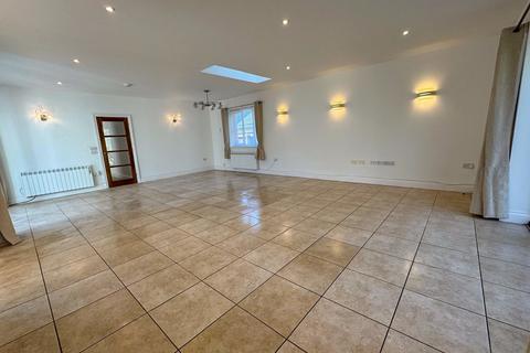 3 bedroom detached bungalow to rent, The Park, Great Barton