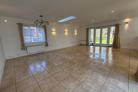 3 bedroom detached bungalow to rent, The Park, Great Barton