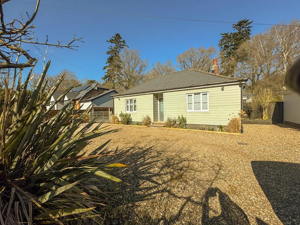 3 bedroom detached bungalow to rent