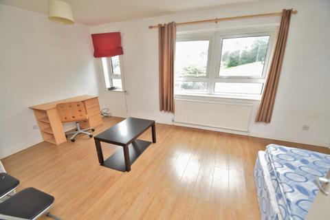 3 bedroom flat to rent, Stanmore