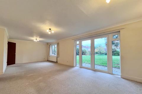 4 bedroom detached house to rent, Boscombe East