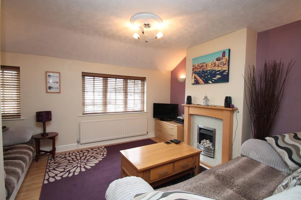 Hayes Close, Chelmsford 2 bed £260,000