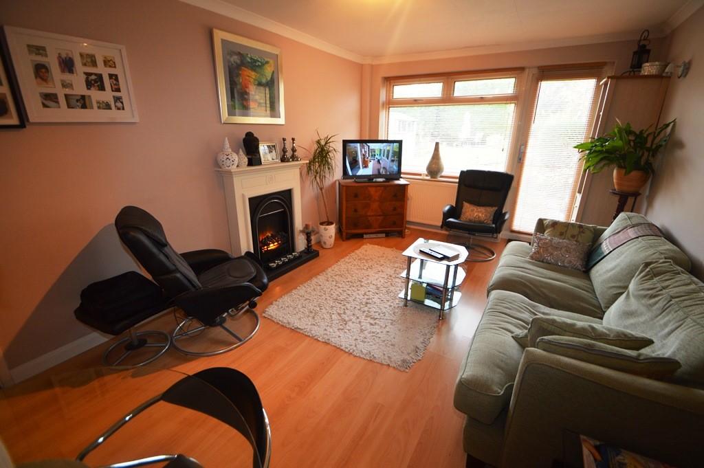 Walpole Road, Slough, SL1 2 bed bungalow £1,250 pcm (£288 pw)