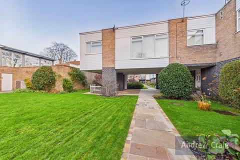 3 bedroom maisonette to rent, Ferndene Court, Gosforth