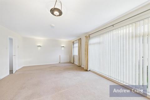 3 bedroom maisonette to rent, Ferndene Court, Gosforth