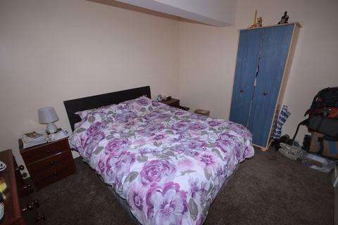 1 bedroom flat to rent, High Street, Abergavenny