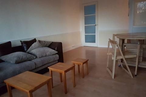 2 bedroom flat to rent, Amberley Court, Brixton SW9 7HL