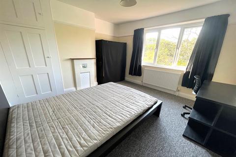 4 bedroom semi-detached house to rent, Stanmore