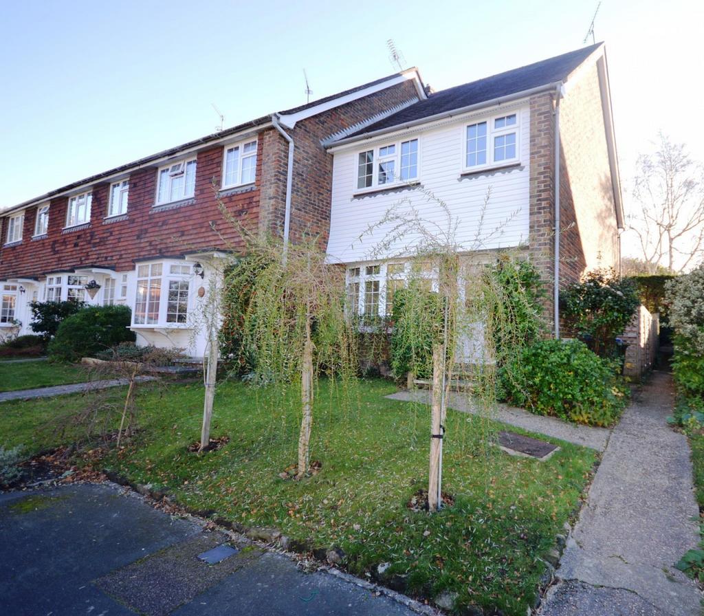 Timberlands, Storrington, RH20 3 bed end of terrace house to rent £1,400 pcm (£323 pw)