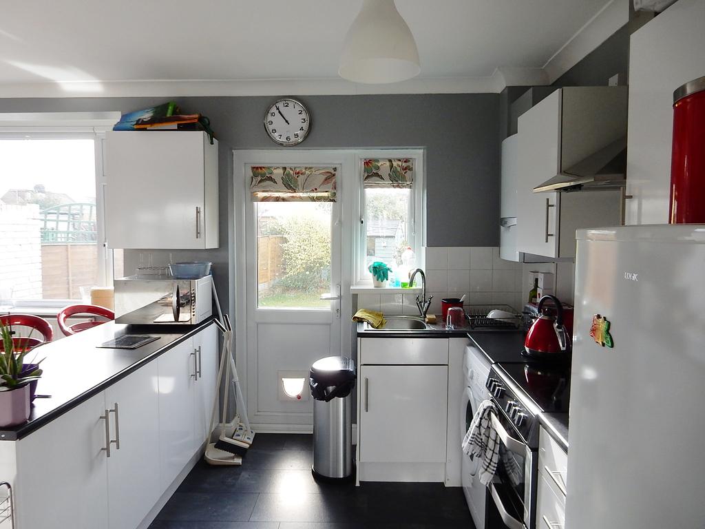 HORACE AVE, ROMFORD RM7 3 bed terraced house £1,300 pcm (£300 pw)