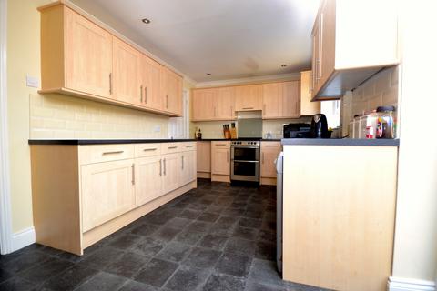 3 bedroom semi-detached house to rent, Brunel Road, Braintree, CM7