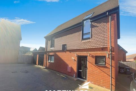 2 bedroom detached house to rent, Niblick Green, Beaulieu, Chelmsford