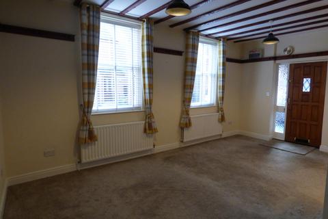 2 bedroom terraced house to rent, Royal Oak Court, Louth LN11 9JA
