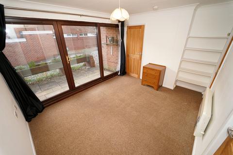 1 bedroom flat to rent, Knightthorpe Court Burns Road LOUGHBOROUGH Leicestershire