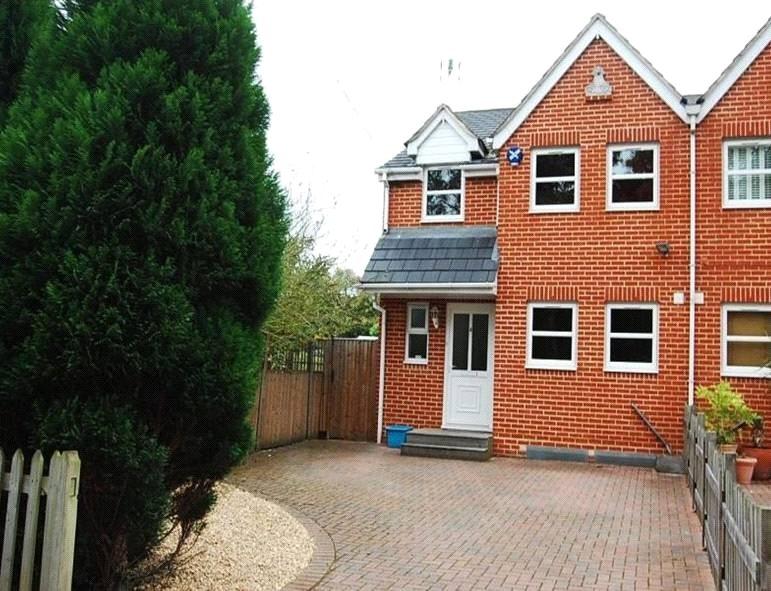 Crown Cottages, Vicarage Road, Egham, Surrey, TW20 5 bed semidetached