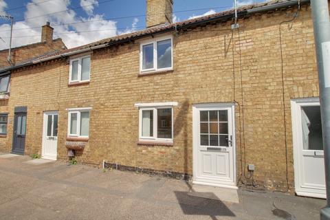 2 bedroom terraced house to rent, New Road, Chatteris