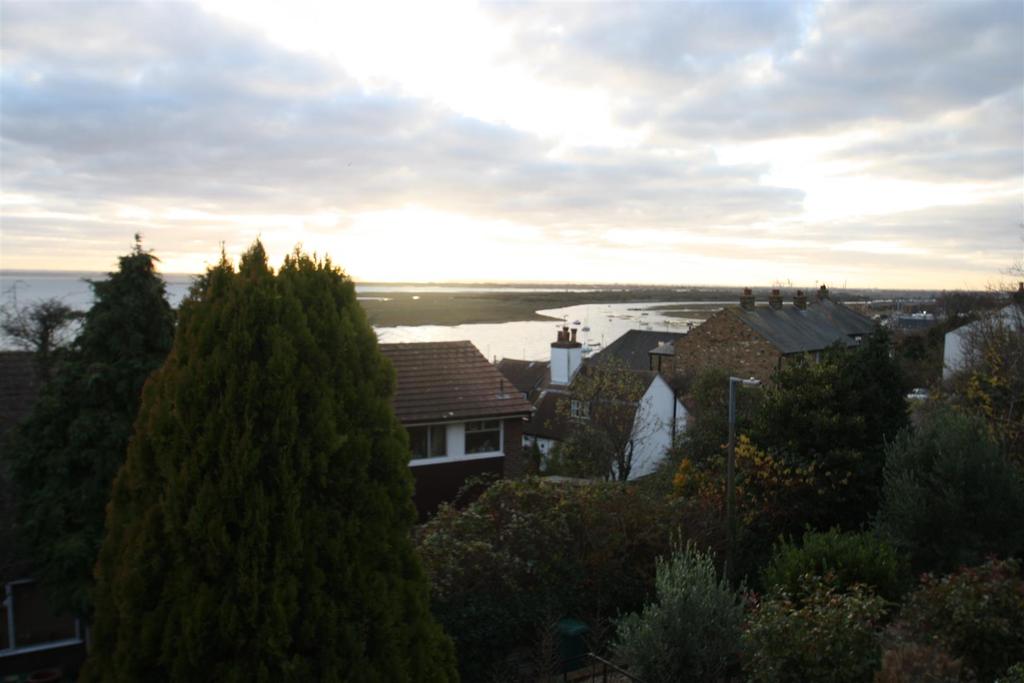 Laurel Close, LeighOnSea 2 bed £825 pcm (£190 pw)