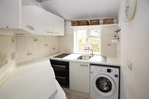 2 bedroom maisonette to rent, Alma Road, Windsor