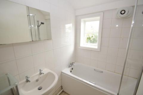 2 bedroom maisonette to rent, Alma Road, Windsor