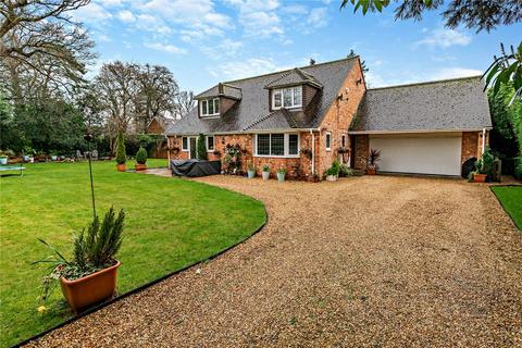 4 bedroom detached house to rent, Garden Close Lane, Newbury, Berkshire, RG14