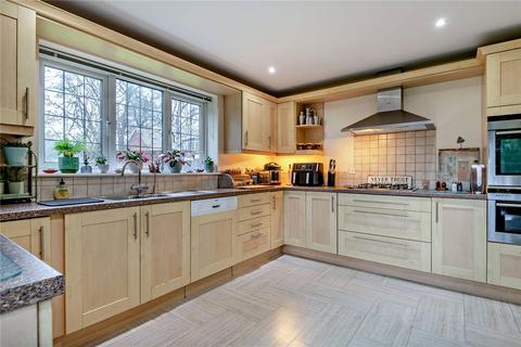 4 bedroom detached house to rent, Garden Close Lane, Newbury, Berkshire, RG14