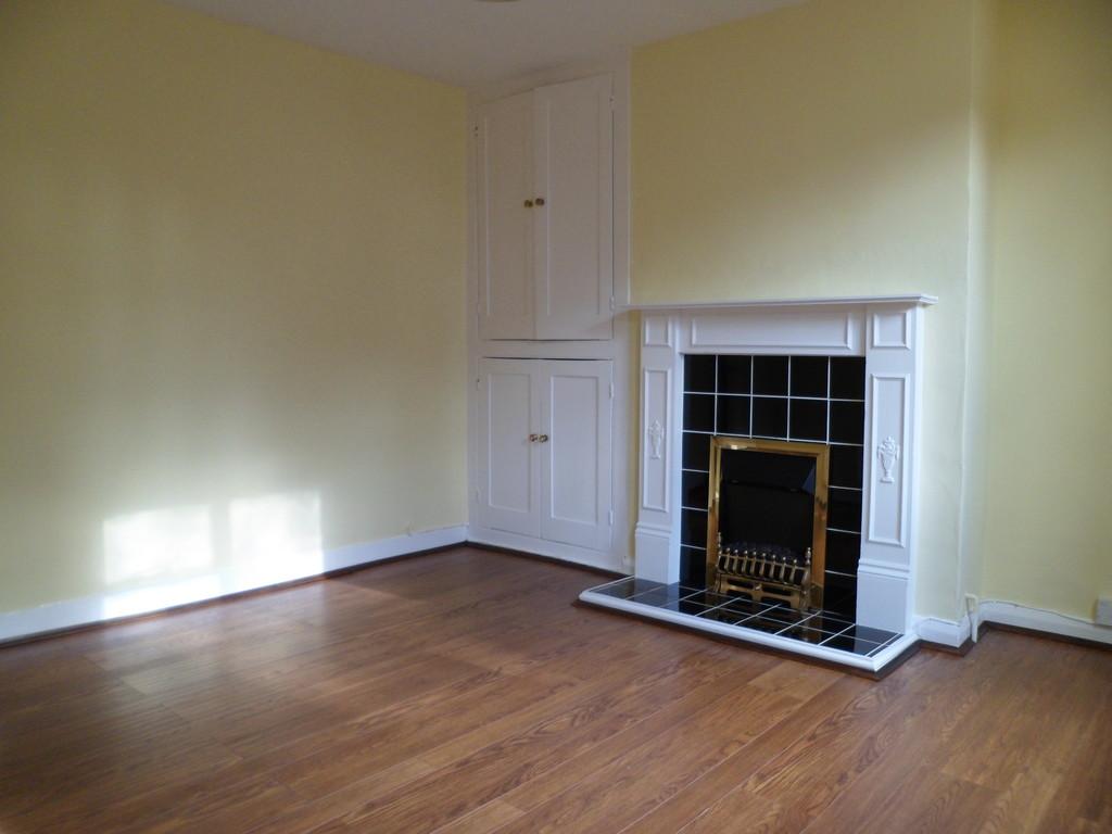 Port Vale, Hertford 2 bed cottage £1,250 pcm (£288 pw)