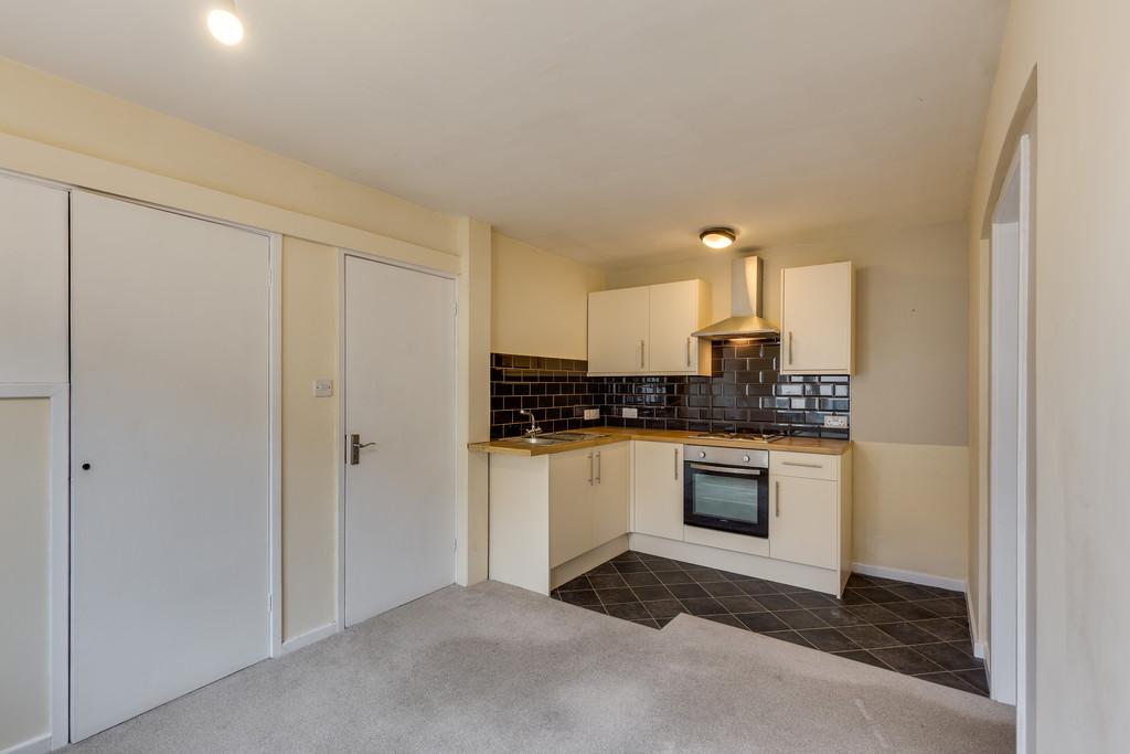 4a Quarry Rigg, BownessonWindermere, Cumbria, LA23 3DT 1 bed flat £525 pcm (£121 pw)