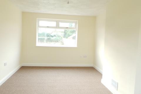 3 bedroom terraced house to rent, Theaker Avenue, Gainsborough