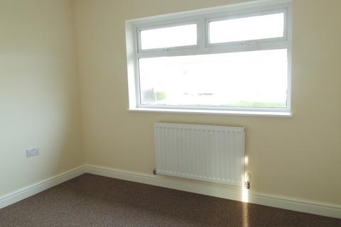 3 bedroom terraced house to rent, Theaker Avenue, Gainsborough