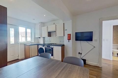 4 bedroom house to rent, Grimthorpe Place, Headingley