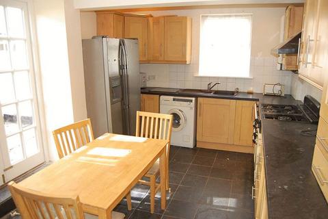 5 bedroom end of terrace house to rent, Clifton Road, Exeter